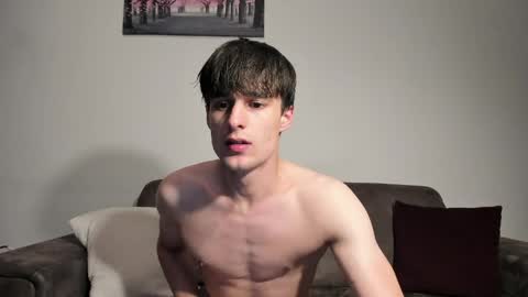 Snapshot of skinnyguywithbigd chatting on May 5, 12:29 am skinnyguywithbigd online show from May 5, 12:29 am