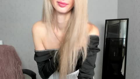 Snapshot of skinnyladyy chatting on February 2, 8:13 am Skinnyladyy online show from February 2, 8:13 am