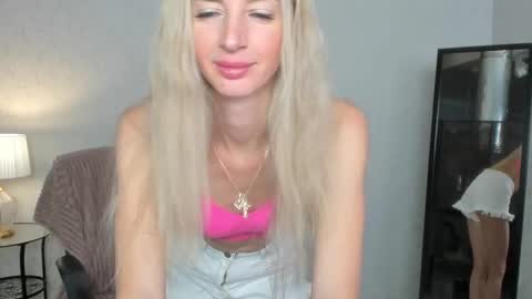 Snapshot of skinnyladyy chatting on March 10, 2:17 am Skinnyladyy online show from March 10, 2:17 am
