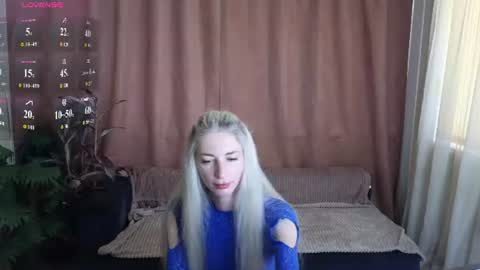Snapshot of skinnyladyy chatting on July 3, 2:40 am Skinnyladyy online show from July 3, 2:40 am