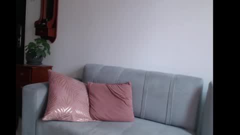 Snapshot of skinnylatin69 chatting on February 18, 8:14 pm skinnylatin69 online show from February 18, 8:14 pm