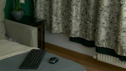 Snapshot of skinnynatty chatting on May 7, 3:56 am Natty online show from May 7, 3:56 am