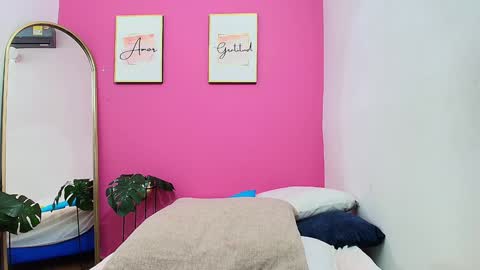 Snapshot of skinnyneighbour_ chatting on January 11, 9:04 am Karla online show from January 11, 9:04 am