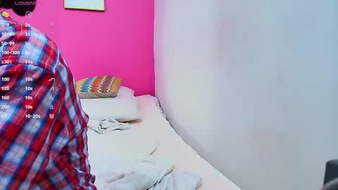 Snapshot of skinnyneighbour_ chatting on January 21, 3:04 am Karla online show from January 21, 3:04 am