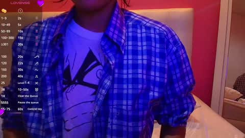 Snapshot of skinnyneighbour_ chatting on February 5, 3:02 am Karla online show from February 5, 3:02 am