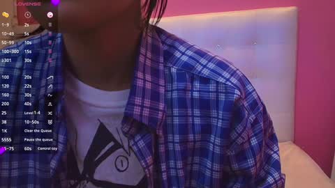 Snapshot of skinnyneighbour_ chatting on February 7, 3:01 am Karla online show from February 7, 3:01 am