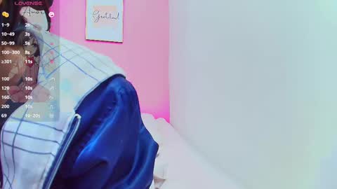 Snapshot of skinnyneighbour_ chatting on February 11, 3:08 am Karla online show from February 11, 3:08 am