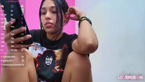 Snapshot of skinnyneighbour_ chatting on February 13, 8:06 am Karla online show from February 13, 8:06 am