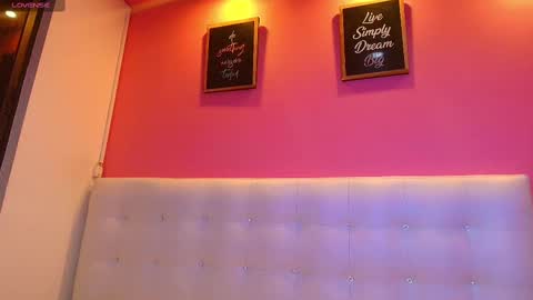 Snapshot of skinnyneighbour_ chatting on February 18, 9:10 am Karla online show from February 18, 9:10 am