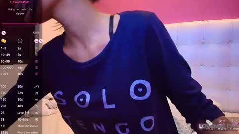 Snapshot of skinnyneighbour_ chatting on February 19, 6:11 am Karla online show from February 19, 6:11 am