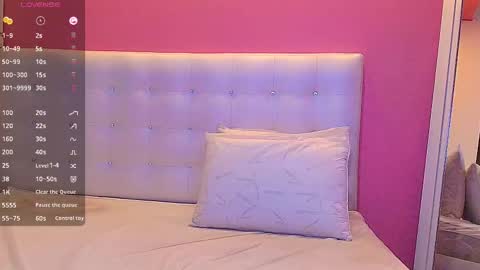 Snapshot of skinnyneighbour_ chatting on February 21, 9:34 am Karla online show from February 21, 9:34 am