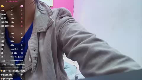 Snapshot of skinnyneighbour_ chatting on February 26, 3:10 am Karla online show from February 26, 3:10 am