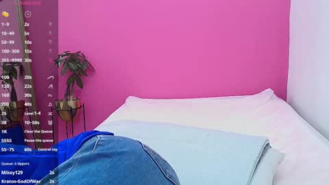 Snapshot of skinnyneighbour_ chatting on February 26, 9:21 am Karla online show from February 26, 9:21 am