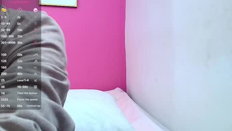 Snapshot of skinnyneighbour_ chatting on February 27, 3:25 am Karla online show from February 27, 3:25 am