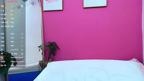 Snapshot of skinnyneighbour_ chatting on February 27, 9:43 am Karla online show from February 27, 9:43 am