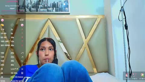 Snapshot of skinnyneighbour_ chatting on March 1, 7:30 am Karla online show from March 1, 7:30 am