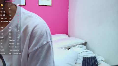 Snapshot of skinnyneighbour_ chatting on March 5, 3:08 am Karla online show from March 5, 3:08 am