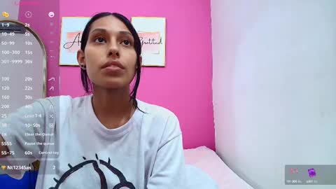 Snapshot of skinnyneighbour_ chatting on March 5, 6:12 am Karla online show from March 5, 6:12 am