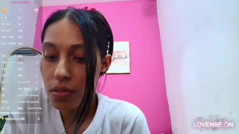 Snapshot of skinnyneighbour_ chatting on March 5, 9:16 am Karla online show from March 5, 9:16 am