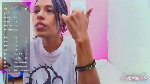 Snapshot of skinnyneighbour_ chatting on March 6, 6:08 am Karla online show from March 6, 6:08 am