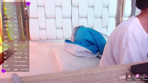 Snapshot of skinnyneighbour_ chatting on March 7, 2:57 am Karla online show from March 7, 2:57 am