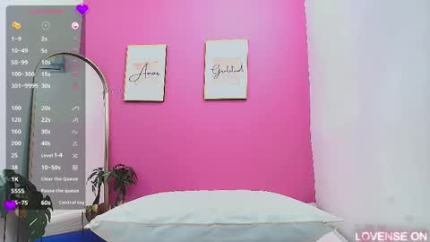 Snapshot of skinnyneighbour_ chatting on March 12, 6:07 am Karla online show from March 12, 6:07 am