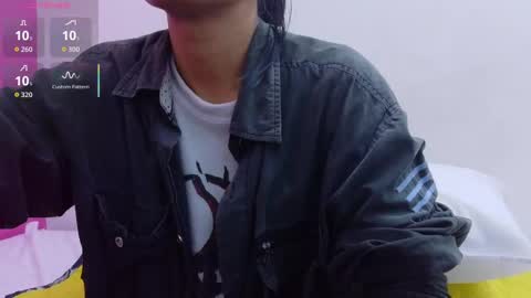 Snapshot of skinnyneighbour_ chatting on October 17, 2:59 am Karla online show from October 17, 2:59 am