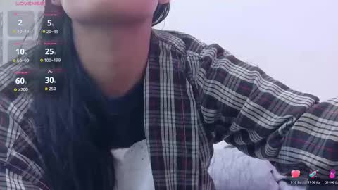 Snapshot of skinnyneighbour_ chatting on October 28, 2:59 am Karla online show from October 28, 2:59 am