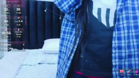 Snapshot of skinnyneighbour_ chatting on November 27, 2:57 am Karla online show from November 27, 2:57 am