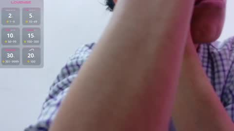 Snapshot of skinnyneighbour_ chatting on December 4, 4:00 am Karla online show from December 4, 4:00 am