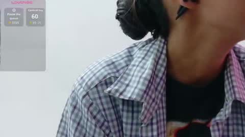 Snapshot of skinnyneighbour_ chatting on December 17, 3:01 am Karla online show from December 17, 3:01 am