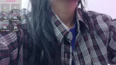 Snapshot of skinnyneighbour_ chatting on January 9, 2:58 am Karla online show from January 9, 2:58 am