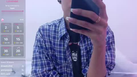 Snapshot of skinnyneighbour_ chatting on February 4, 2:39 am Karla online show from February 4, 2:39 am