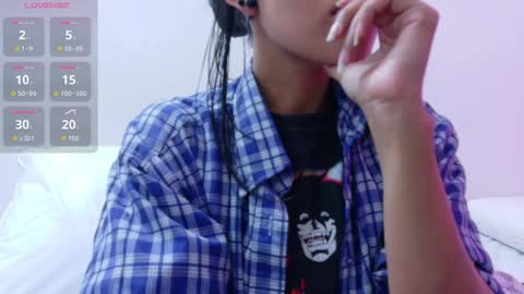 Snapshot of skinnyneighbour_ chatting on February 7, 3:54 am Karla online show from February 7, 3:54 am