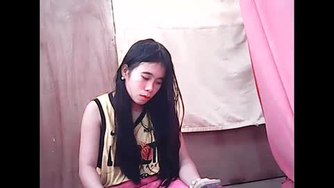 Snapshot of skinnypinay318706 chatting on December 2, 4:42 am Skinnypinay318706 online show from December 2, 4:42 am