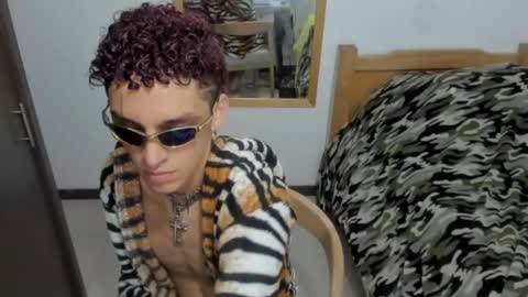 skinnypipe15 online show from October 20, 11:43 am