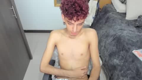 skinnypipe15 online show from November 5, 10:43 pm