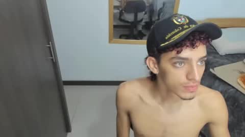 skinnypipe15 online show from November 13, 3:27 am