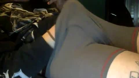 Snapshot of skinnypole6 chatting on March 24, 7:19 pm skinnypole6 online show from March 24, 7:19 pm