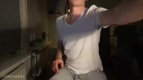 Snapshot of skinnyrisky chatting on November 16, 7:41 pm skinnyrisky online show from November 16, 7:41 pm