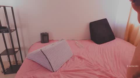 Snapshot of skinnys_couple_ chatting on February 20, 3:45 pm Dan and Yeimy online show from February 20, 3:45 pm