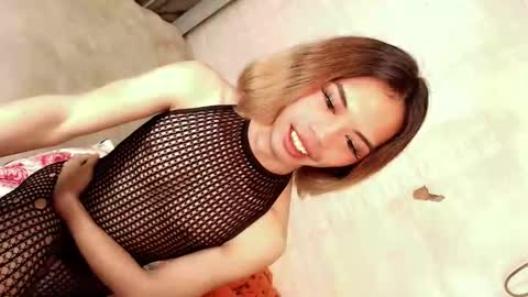 skinnytrans69 online show from April 14, 5:19 pm