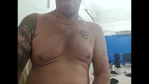 Snapshot of skip1975 chatting on April 6, 5:08 am skip1975 online show from April 6, 5:08 am