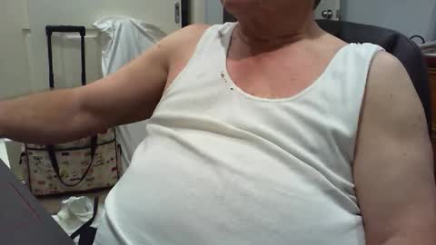 Snapshot of skipper1970 chatting on May 27, 9:17 am Skipper1970 online show from May 27, 9:17 am