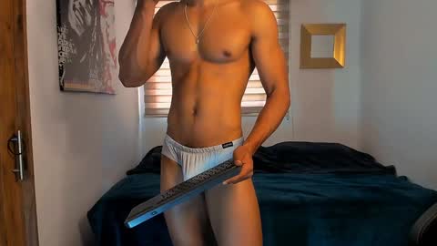 Snapshot of skull_prospect chatting on December 9, 3:00 pm Liam Vokov online show from December 9, 3:00 pm