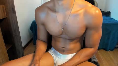 Snapshot of skull_prospect chatting on December 20, 5:18 pm Liam Vokov online show from December 20, 5:18 pm