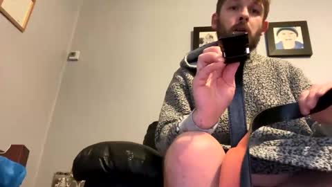 skuzzy25 online show from December 26, 5:04 am