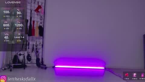 Eliza online show from November 15, 1:25 am