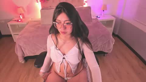 Snapshot of sky_blue__ chatting on October 12, 2:32 am Hanna online show from October 12, 2:32 am