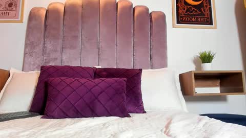 Sky Caroline online show from November 6, 7:15 pm